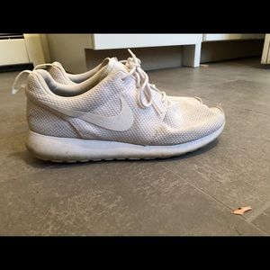 Nike roshe running shoe